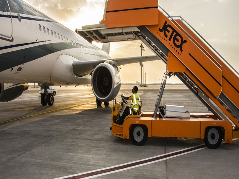 Passenger boarding stairs